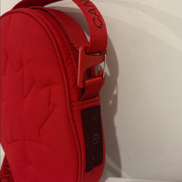 LULULEMON Future Legacy team Canada crossbody bag red adjustable strap full zip - Picture 6 of 16